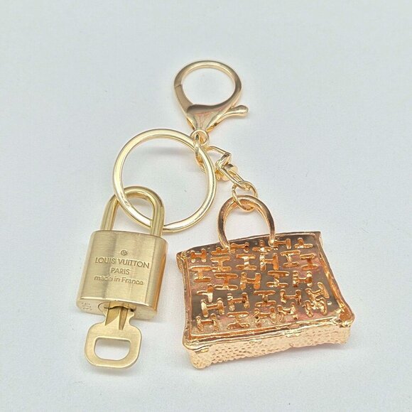 100% Auth Louis Vuitton Lock & Key with unbranded Bagcharm, Keycharm, Keychain - Picture 4 of 9
